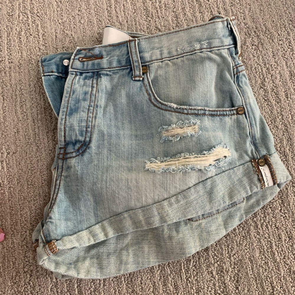 Great condition! One teaspoon shorts! Size 29!